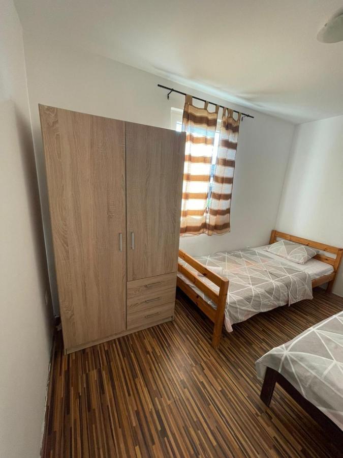 Apartment Ground Floor With Parking Erny Pula Exterior foto
