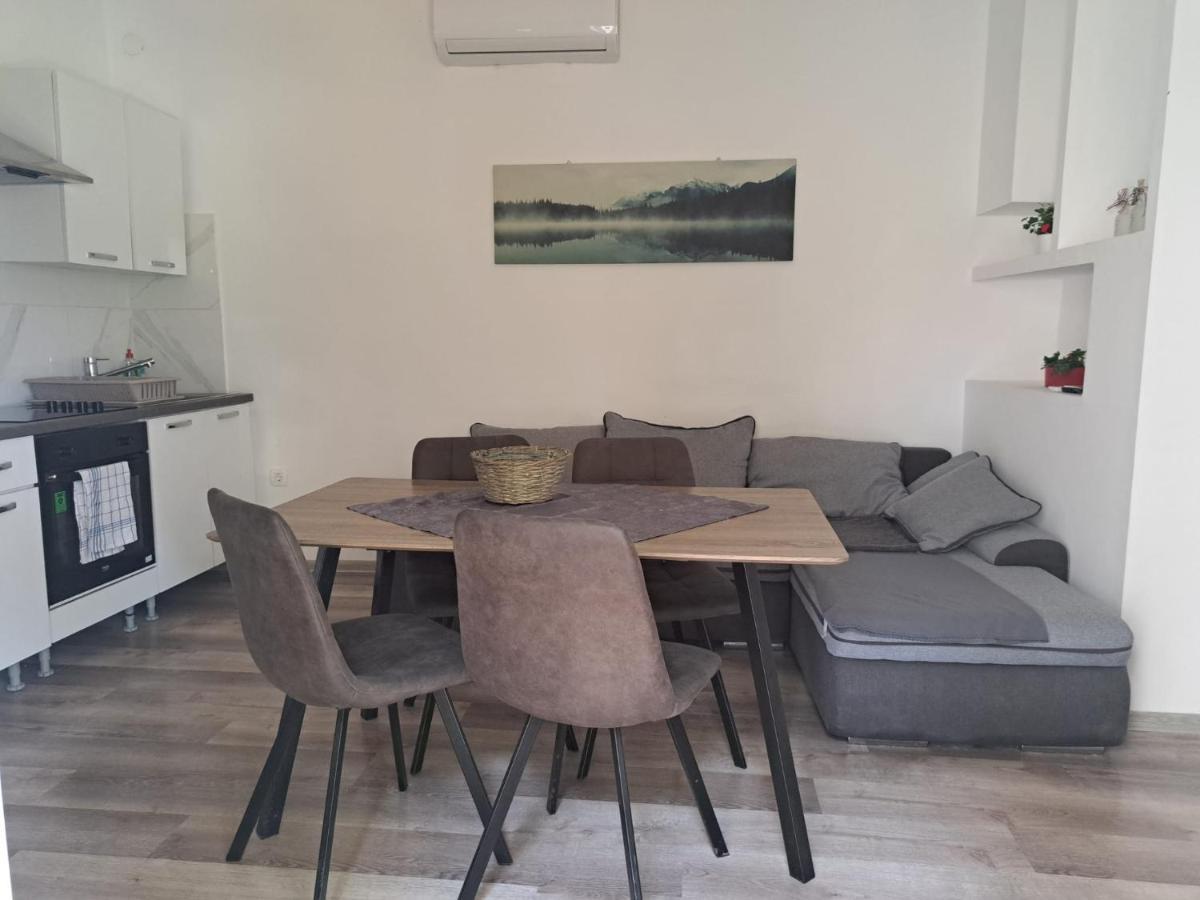 Apartment Ground Floor With Parking Erny Pula Exterior foto
