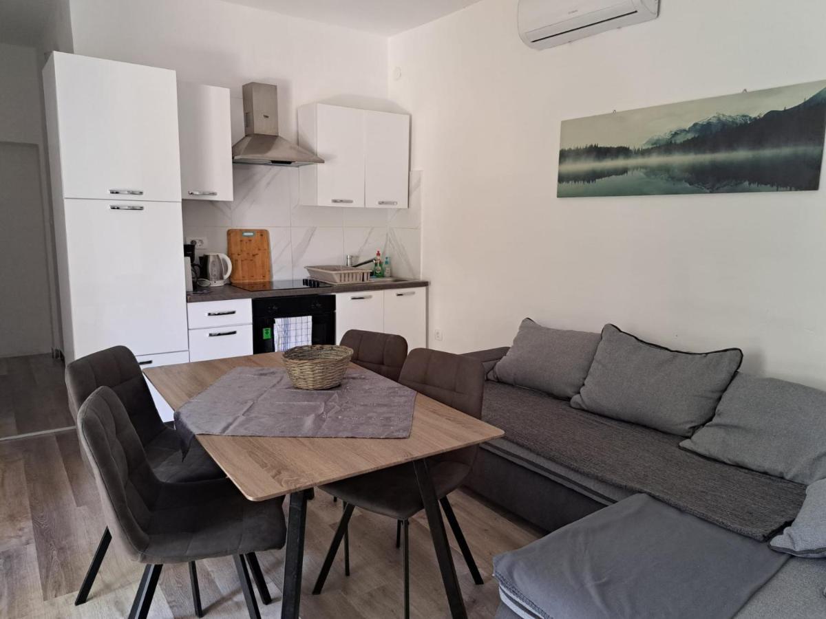 Apartment Ground Floor With Parking Erny Pula Exterior foto