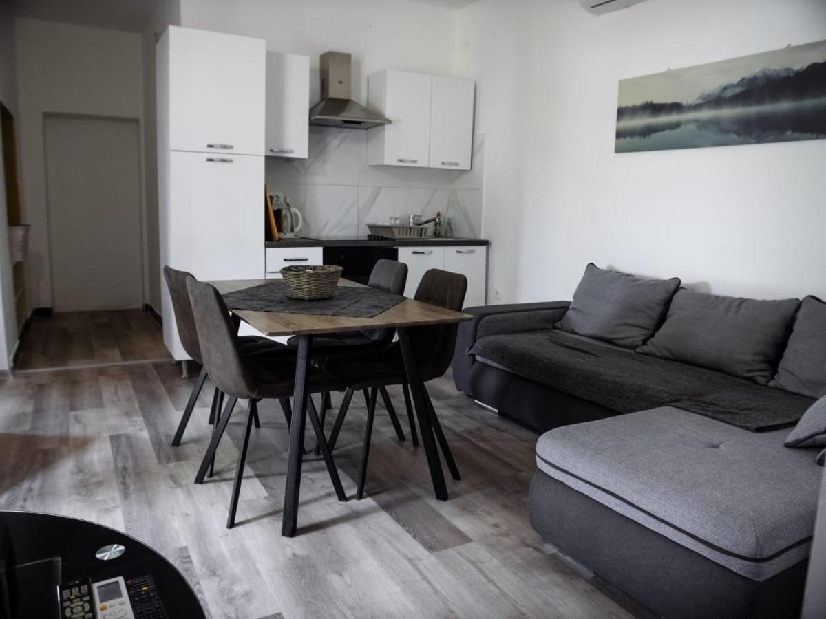 Apartment Ground Floor With Parking Erny Pula Exterior foto